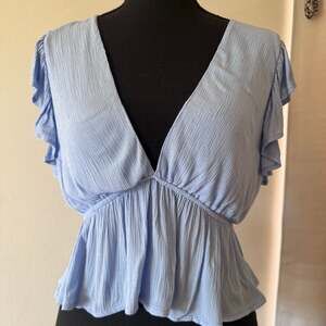 Women's Light Blue Flutter Sleeve Peplum Blouse